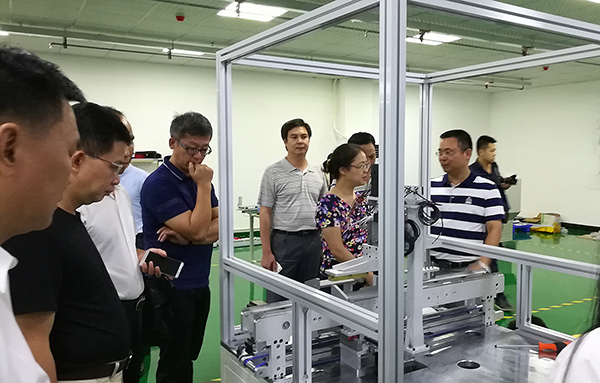 廣西桂平市市委書記鐘暢姿、副市長蒙星強一行蒞臨深科特參觀指導(dǎo)